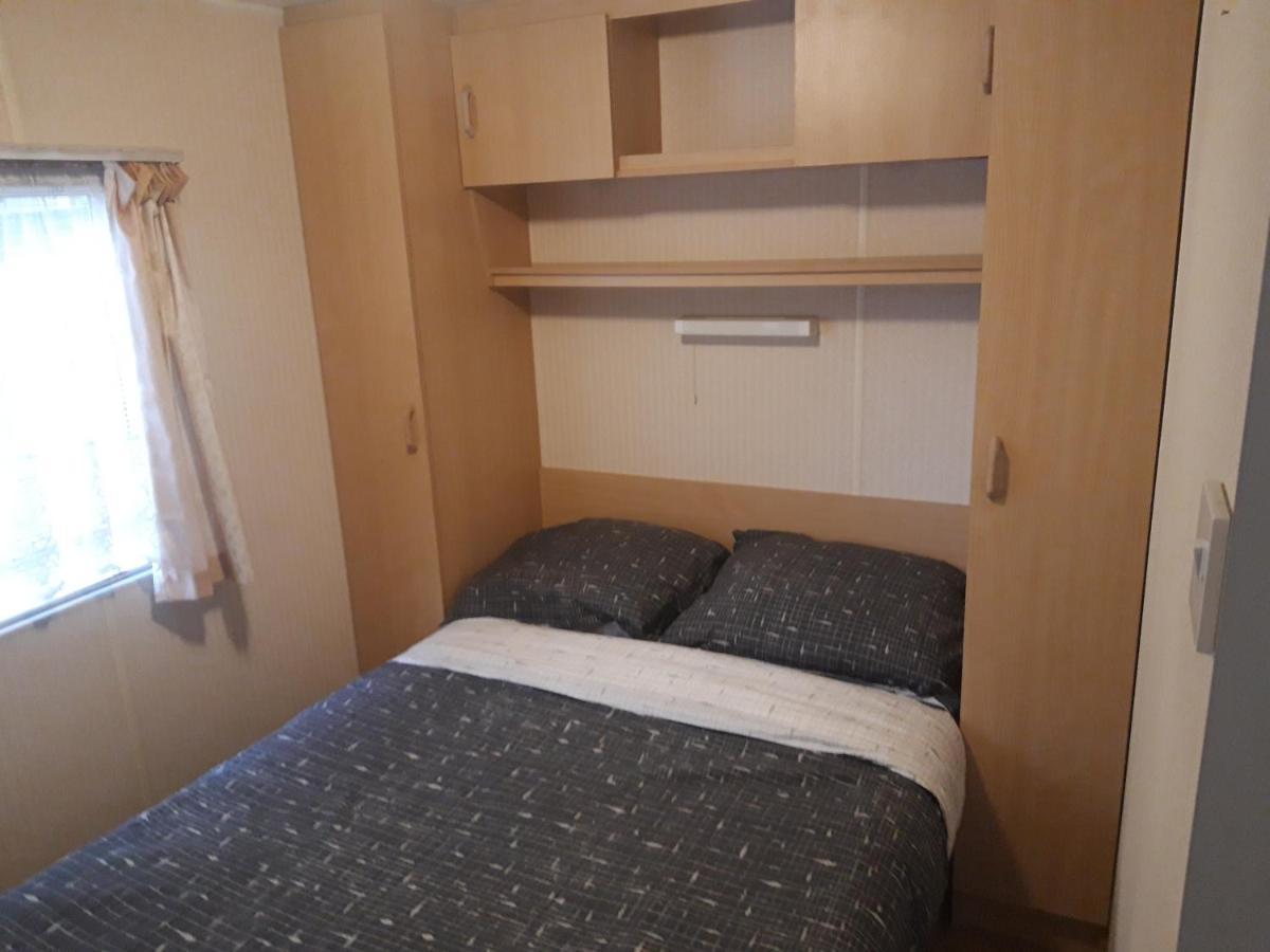 Mulder'S Vakantiehuis, Jaarplaats 108 Op Recreatiepark De Tien Heugten Schoonloo Luaran gambar