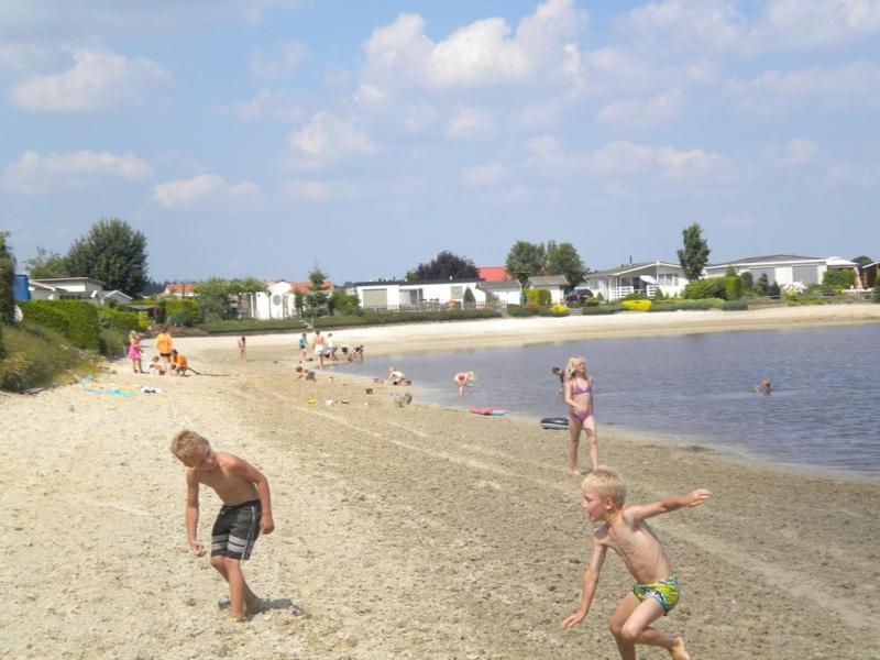 Mulder'S Vakantiehuis, Jaarplaats 108 Op Recreatiepark De Tien Heugten Schoonloo Luaran gambar