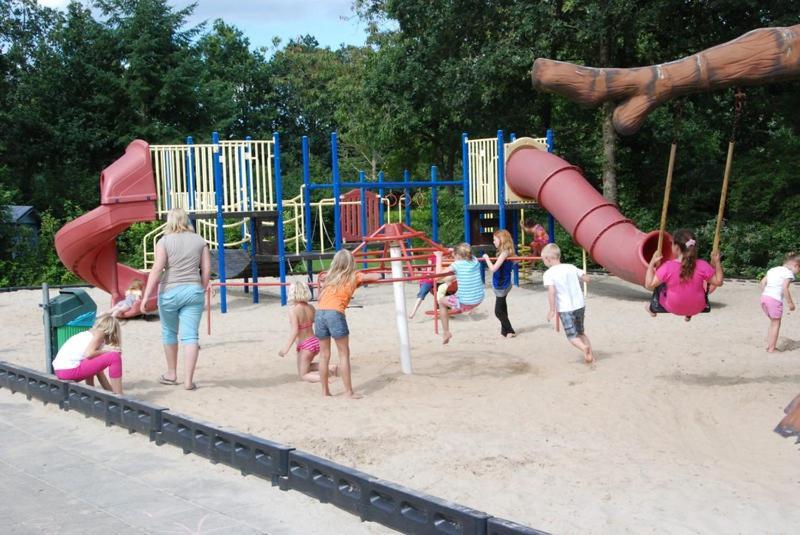 Mulder'S Vakantiehuis, Jaarplaats 108 Op Recreatiepark De Tien Heugten Schoonloo Luaran gambar