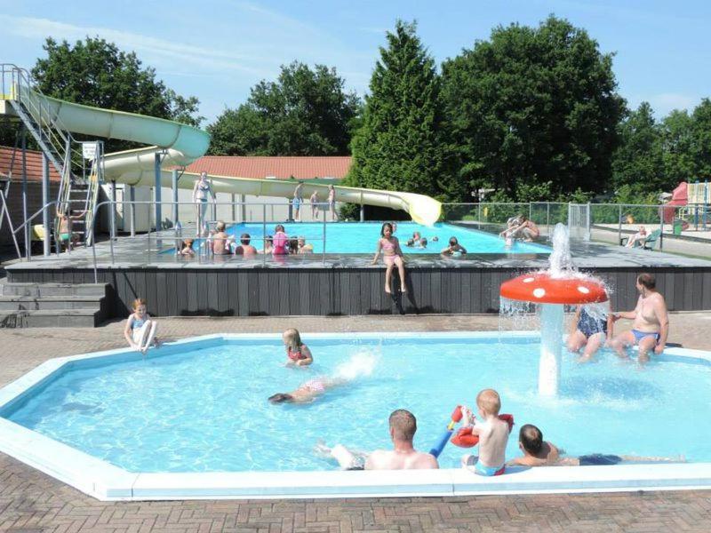 Mulder'S Vakantiehuis, Jaarplaats 108 Op Recreatiepark De Tien Heugten Schoonloo Luaran gambar